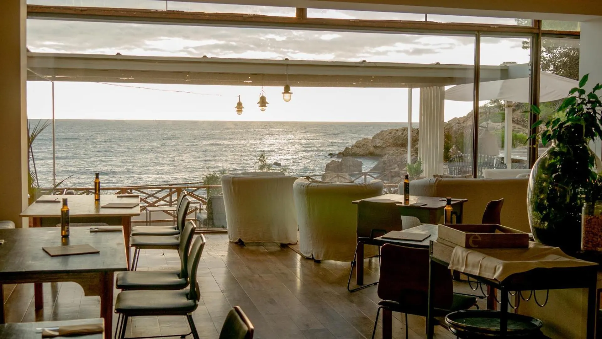 Hostal Empuries L' Escala Hotel